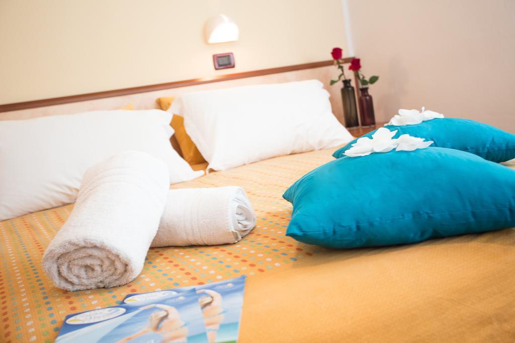 Hotel Globus Чезенатико Номер фото