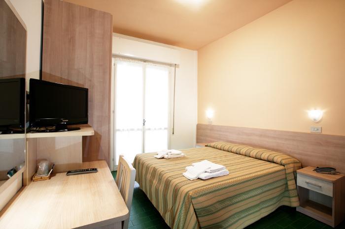 Hotel Globus Чезенатико Номер фото